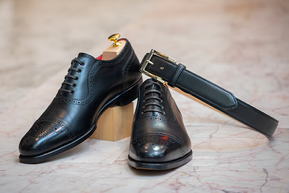 靴とベルトの色は揃える