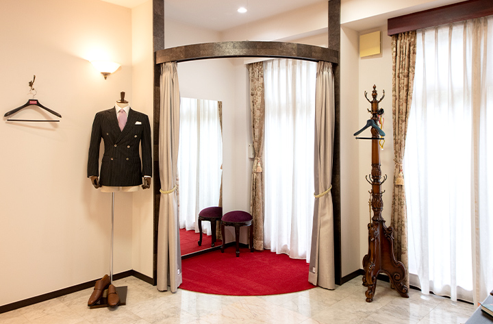 女性専用フィッティングルームをご用意しています。